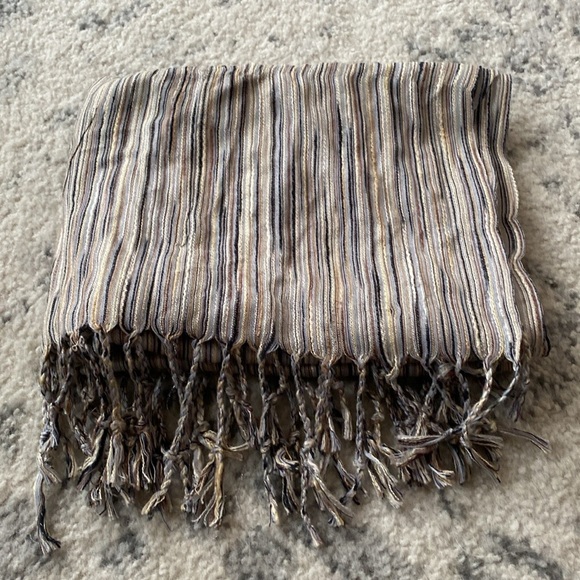 💚 Striped Fringe Scarf - Picture 4 of 4